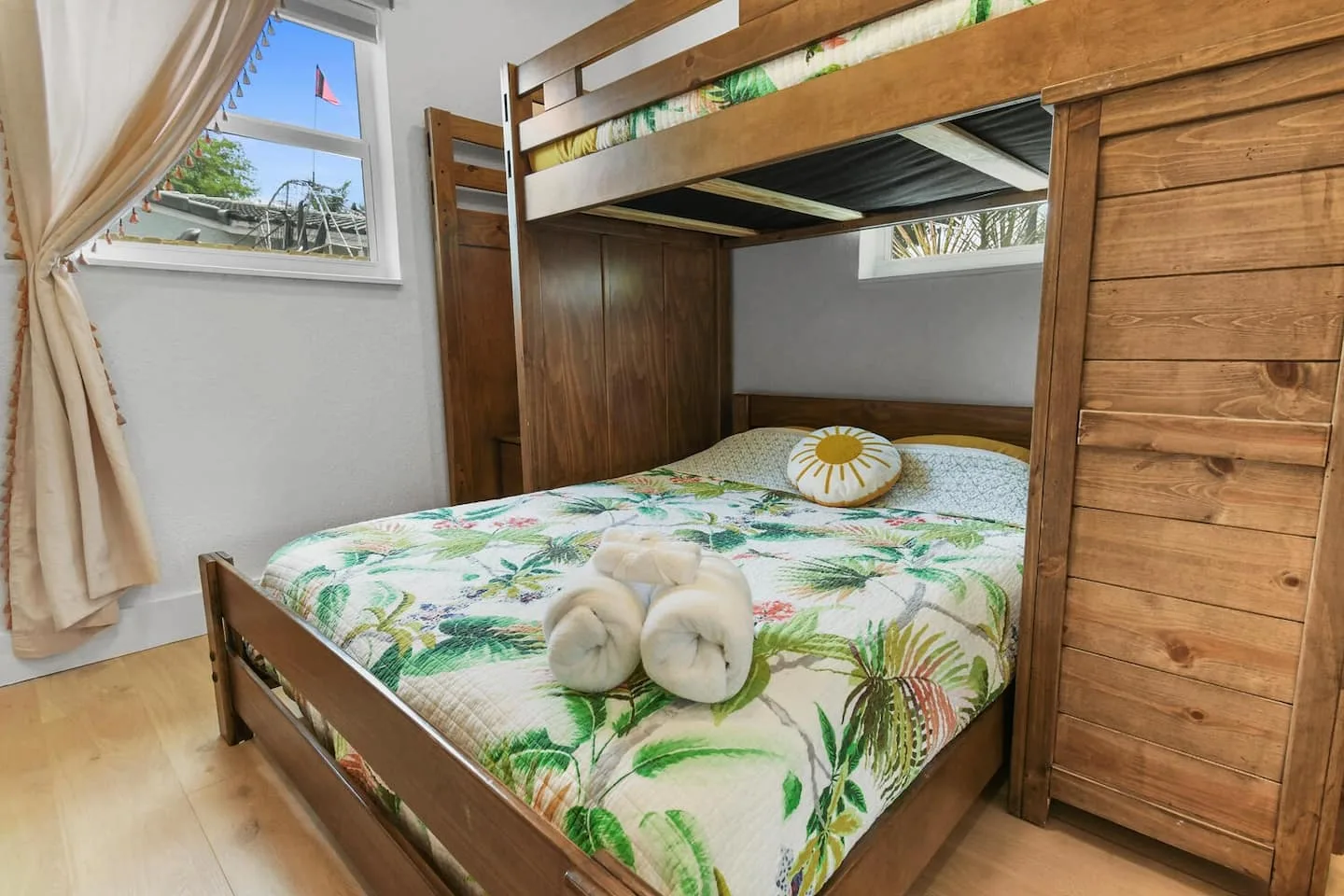 Bedroom 1 image 2