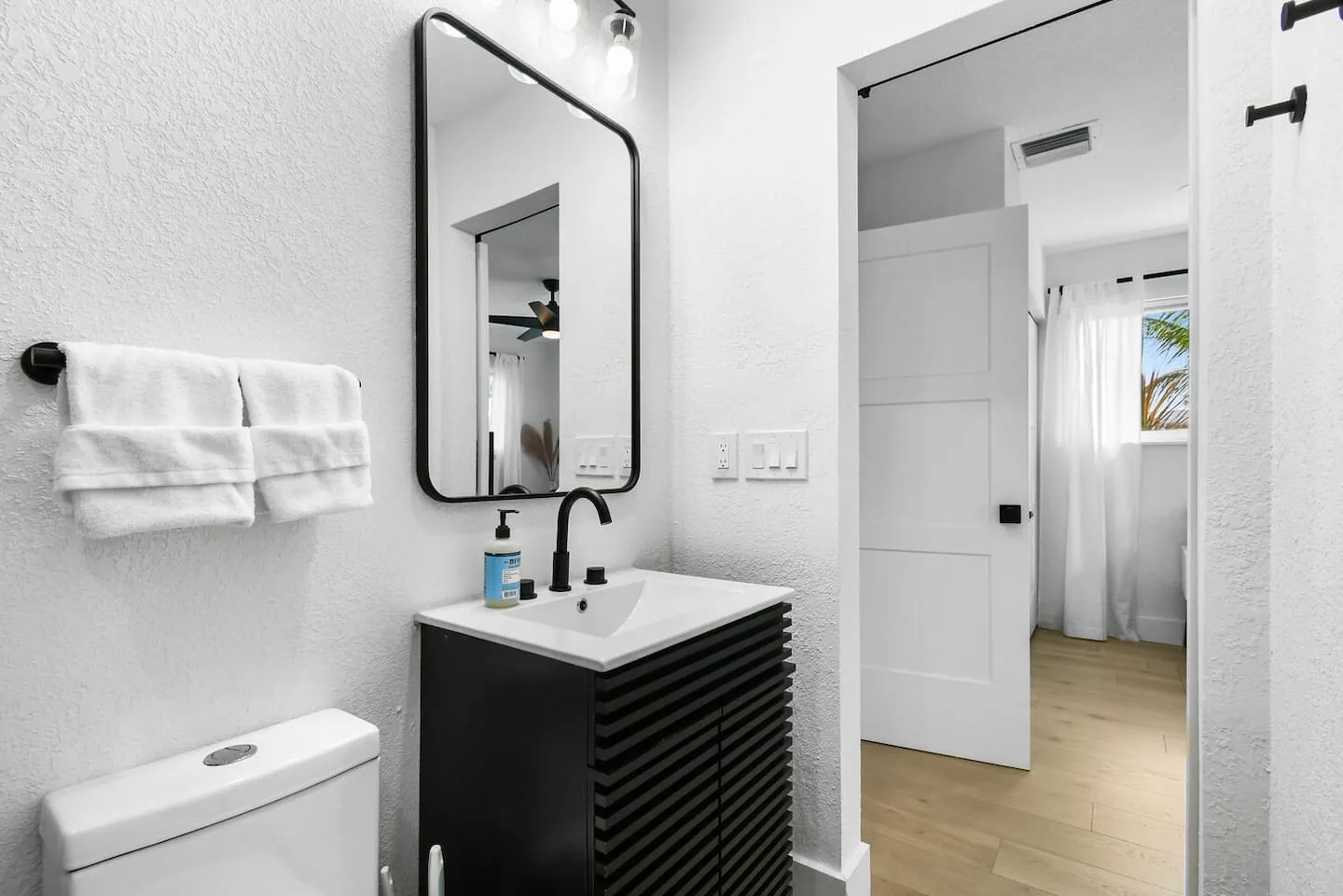 Full bathroom 1 image 1