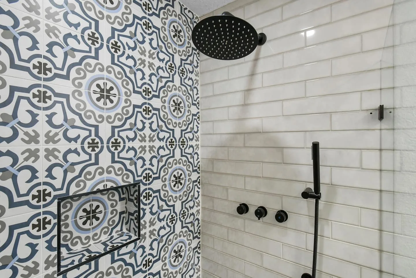 Full bathroom 1 image 3