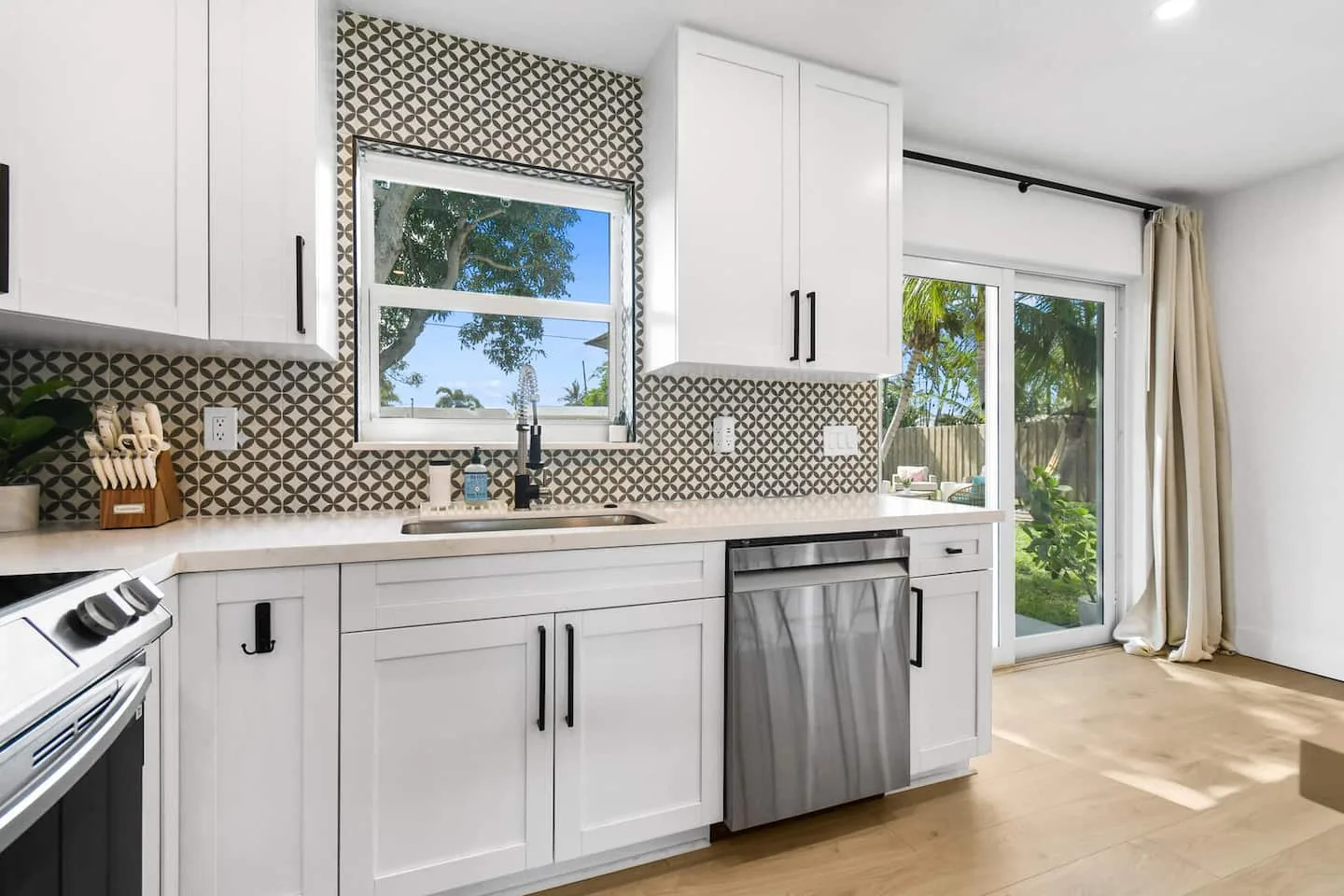 Full kitchen image 1