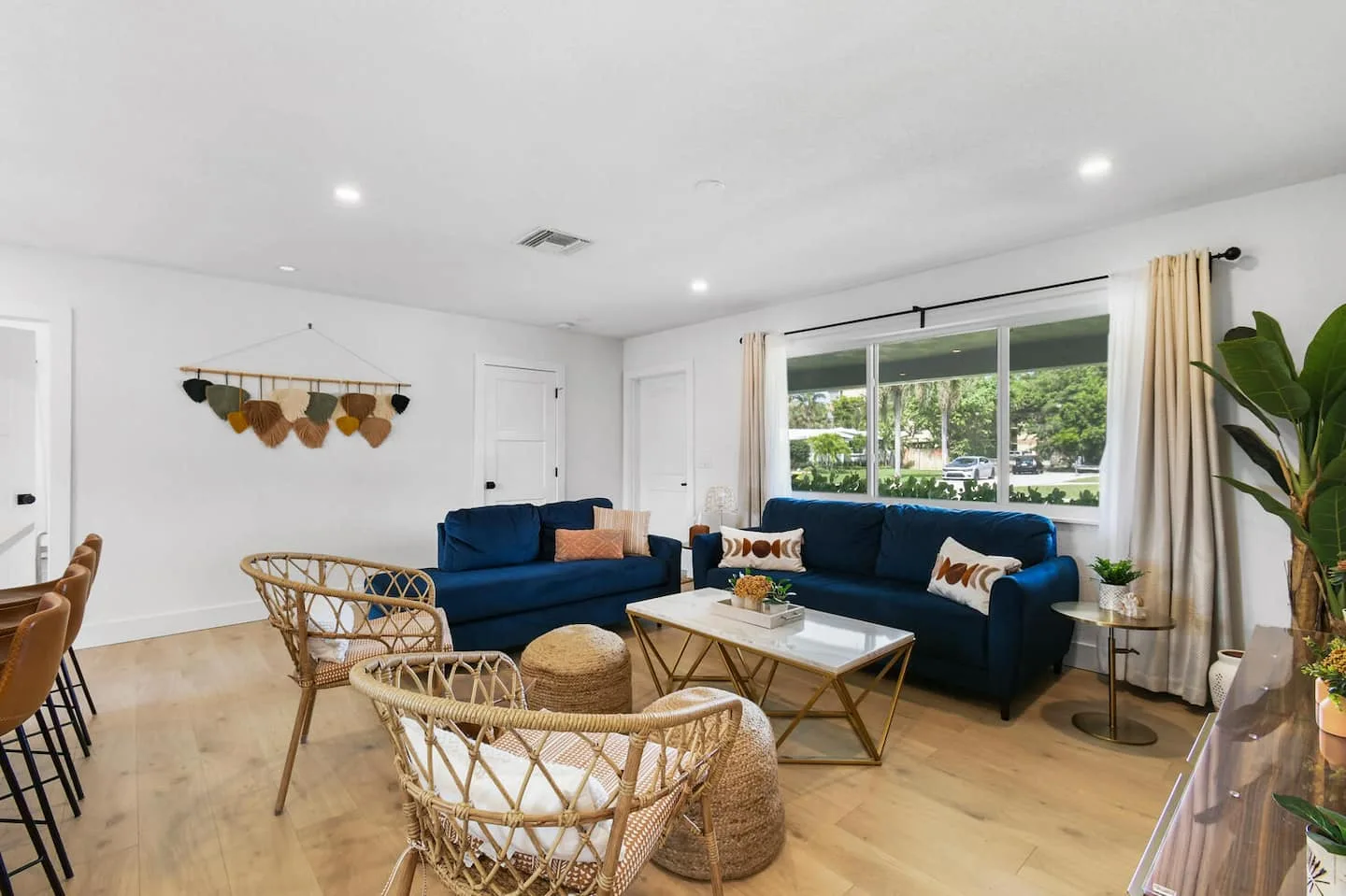 Living room image 4